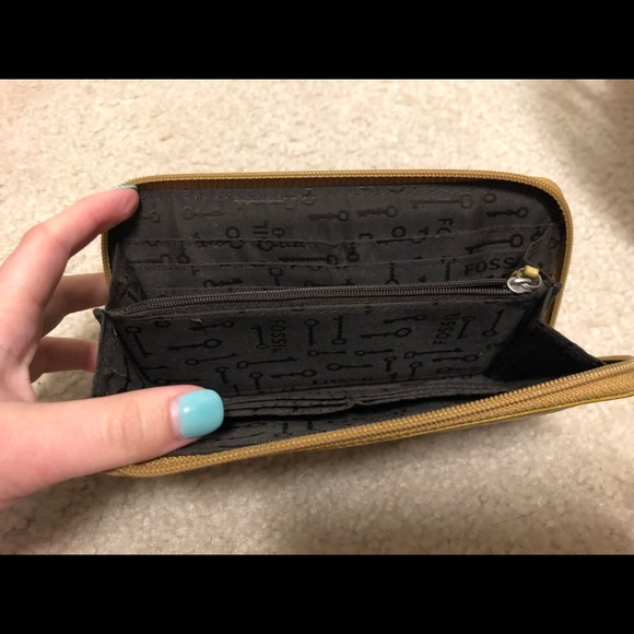 Mustard Fossil Zip around Wallet - Picture 2 of 2